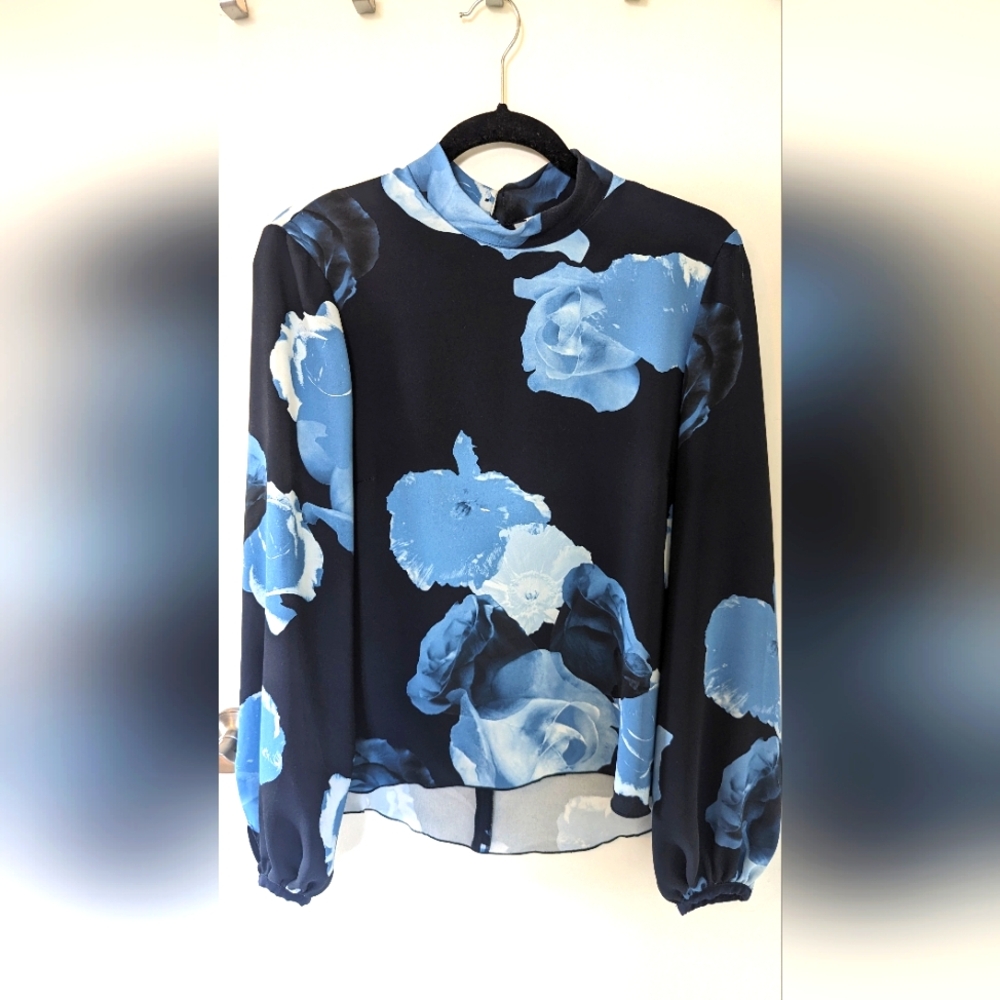 Aritzia Babaton Blue Floral Blouse